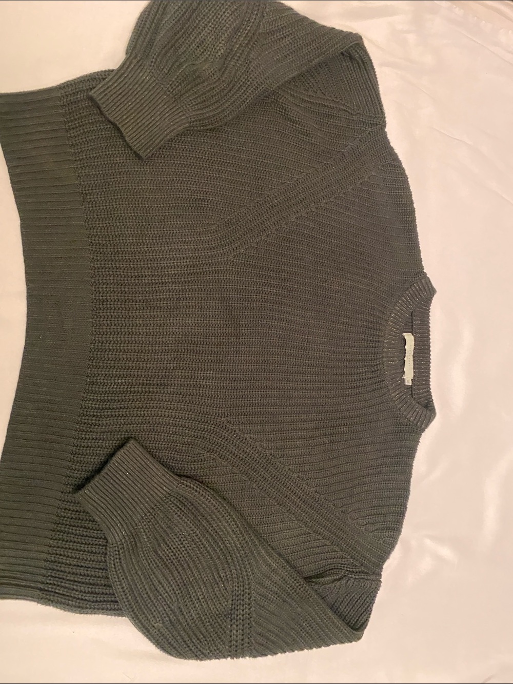 7115 by SZEKI cropped sweater olive with crewneck